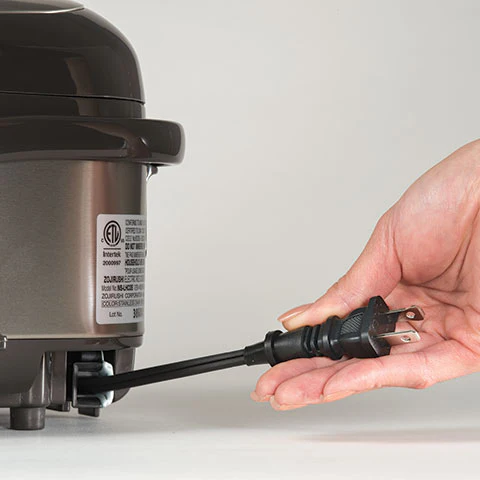 14-micom-rice-cooker-amp-warmer-ns-lhc05-1.webp