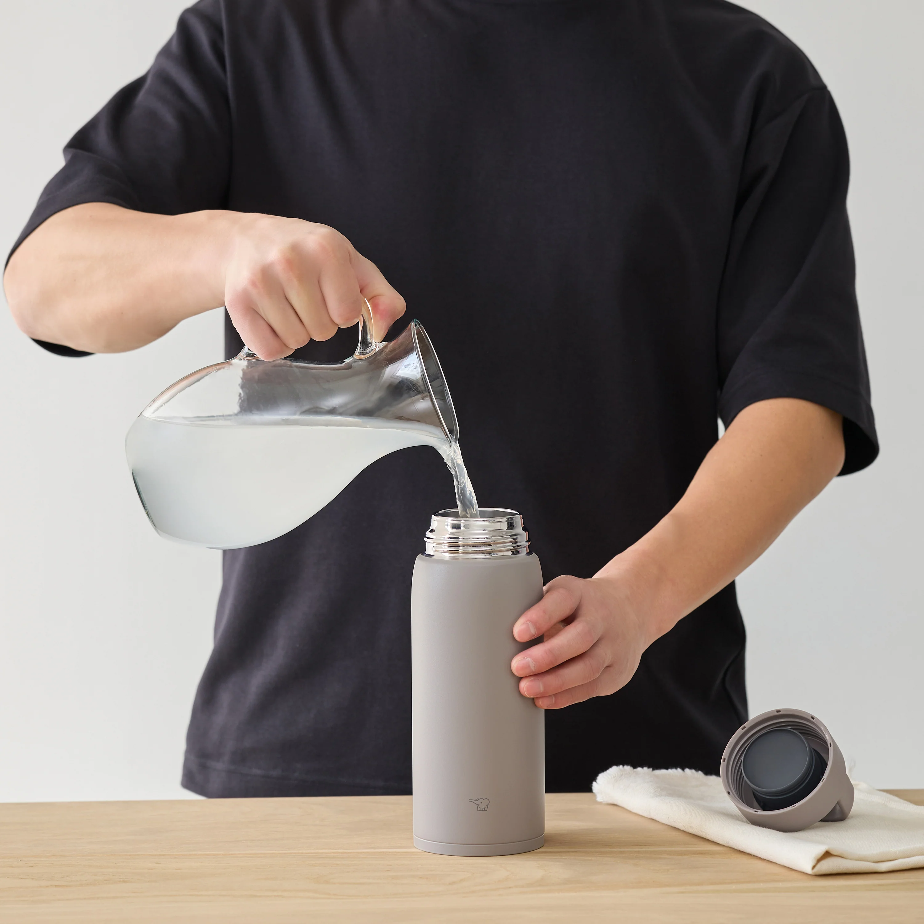 818-27-oz-stainless-mug-with-lid-handle-su-da80-1.webp